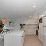 BEAUTIFULLY RENOVATED OCEANSIDE APARTMENT Lamer 9 - Accommodation Broadbeach 0