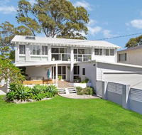 The Lake House with swimming pool - Accommodation Broadbeach