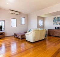 Beach House on Katherine Circuit - Accommodation Broadbeach