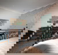 Pine Villas Walk To Beach Ocean Views - Accommodation Broadbeach