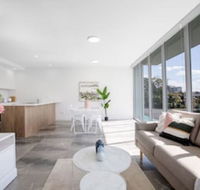 Wow Southport Apartment Near Light Rail Station - Accommodation Broadbeach