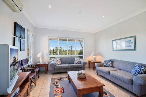 Jacana Sands 2 - 2/26 Jacana Street - Accommodation Broadbeach 3