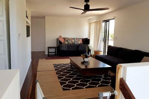 Spacious 2 Bedroom Townhouse In Southport - Accommodation Broadbeach 2