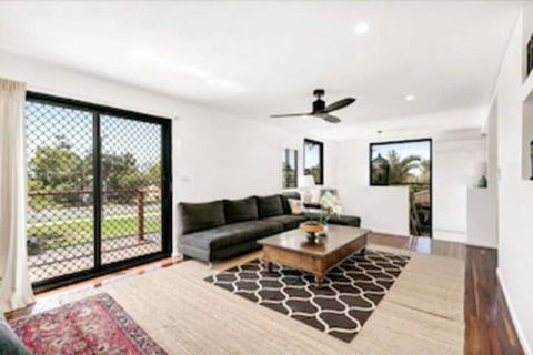 Spacious 2 Bedroom Townhouse In Southport - Accommodation Broadbeach 0