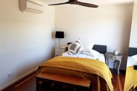 Spacious 2 Bedroom Townhouse In Southport - Accommodation Broadbeach 3
