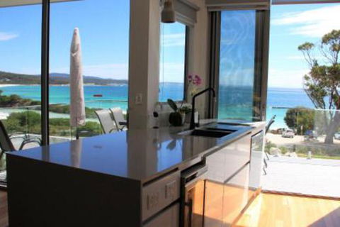 BEACHHOUSE BINALONG Luxury Waterfront Holiday House At Bay Of Fires - Accommodation Broadbeach 4