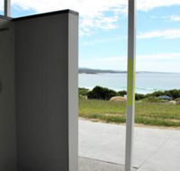 BEACHHOUSE BINALONG Luxury waterfront holiday house at Bay of Fires - Accommodation Broadbeach