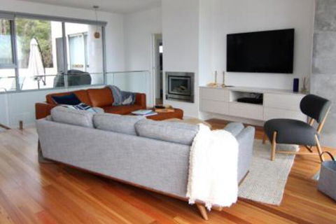 BEACHHOUSE BINALONG Luxury Waterfront Holiday House At Bay Of Fires - Accommodation Broadbeach 5