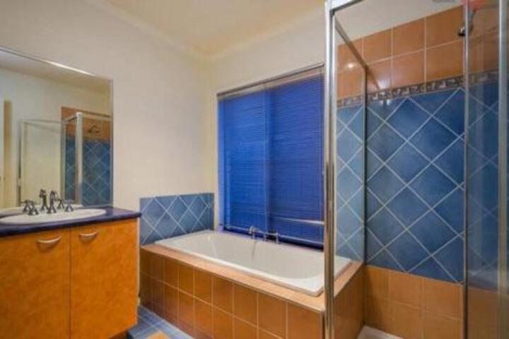 Altona Meadows VIC Accommodation Broadbeach