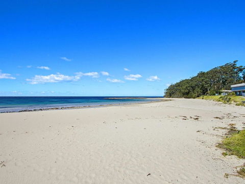 DAVIES STREET MOLLYMOOK 4 / 14 - Accommodation Broadbeach 4