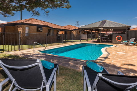 Geraldton's Ocean West - Accommodation Broadbeach 1