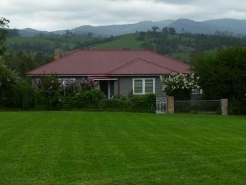 Mansfield Cottage - Accommodation Broadbeach 0