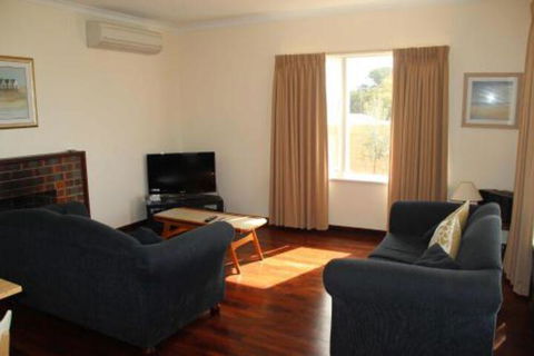 River Panorama Beach House - Accommodation Broadbeach 7