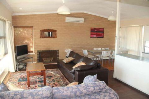 Sand N Sun Beach House - Accommodation Broadbeach 6