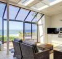 Whispering Sands 10 Sandy Point Road Luxury waterfront home with aircon WIFI  Foxtel - Accommodation Broadbeach