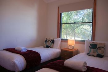 41 Korora Palms 2 Bedroom Bure - Accommodation Broadbeach 5