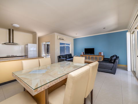 Seafront Unit 60 - Accommodation Broadbeach 5