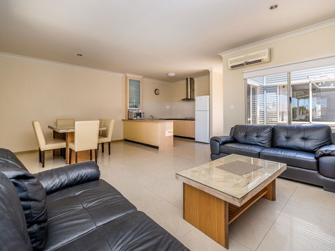 Seafront Unit 60 - Accommodation Broadbeach 6