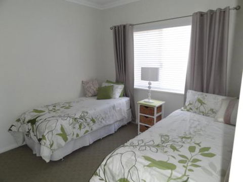 Acaciabnb - Accommodation Broadbeach 4