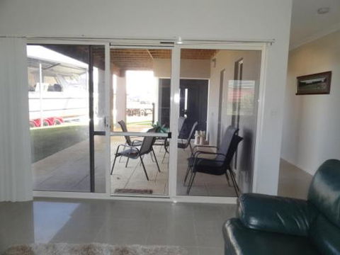 Acaciabnb - Accommodation Broadbeach 3