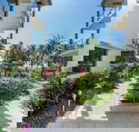 Beachfront Apartment with Ocean Views - Accommodation Broadbeach