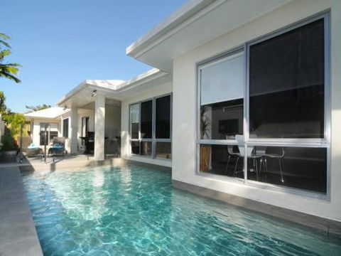 BEACH RETREAT At PALM COVE - Accommodation Broadbeach 6