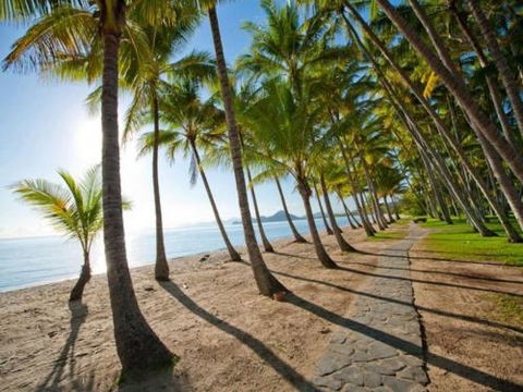 BEACH RETREAT At PALM COVE - Accommodation Broadbeach 2