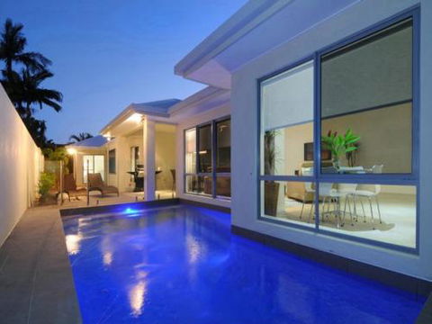 BEACH RETREAT At PALM COVE - Accommodation Broadbeach 0