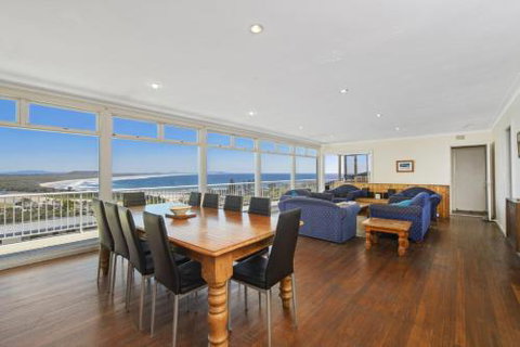 La Mer 19 Dulconghi Street - Accommodation Broadbeach 1