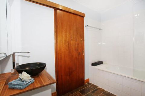 BEACH SHOPS & FABULOUS VACATION HOME! - Accommodation Broadbeach 0