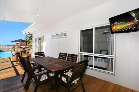 BEACH SHOPS & FABULOUS VACATION HOME! - Accommodation Broadbeach 1