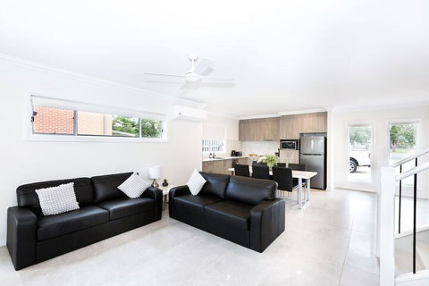 Wagga Apartments 5 - Accommodation Broadbeach 5