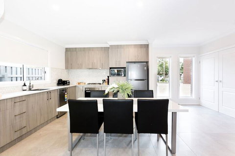 Wagga Apartments 5 - Accommodation Broadbeach 2