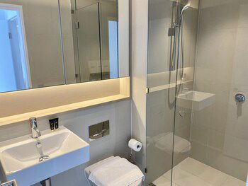 JC Waterfront Apartments Collins Wharf - Accommodation Broadbeach 4