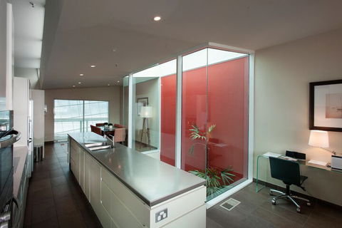 Sullivans Cove Apartments - Accommodation Broadbeach 4
