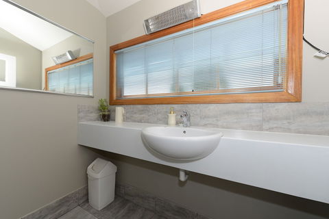 Edinburgh Gallery Bed & Breakfast - Accommodation Broadbeach 4