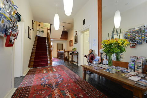 Edinburgh Gallery Bed & Breakfast - Accommodation Broadbeach 0