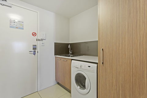 CBD Luxury Accommodation - Accommodation Broadbeach 3