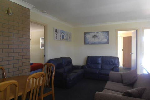 Top Of The Lake Units - Accommodation Broadbeach 5