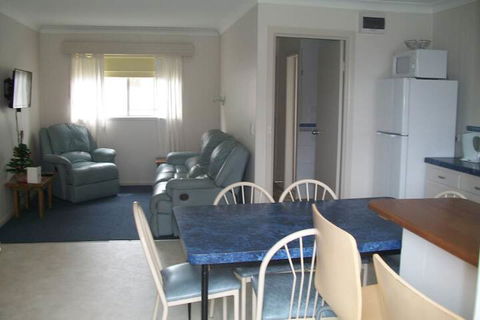 Top Of The Lake Units - Accommodation Broadbeach 4