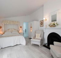 White Dove Cottage Bed  Breakfast - Accommodation Broadbeach