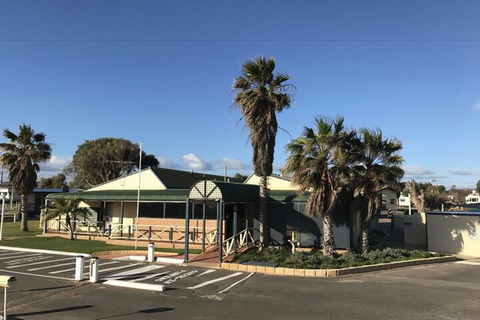 Sunset Beach Holiday Park - Accommodation Broadbeach 1