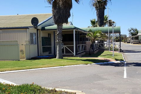 Sunset Beach Holiday Park - Accommodation Broadbeach 5