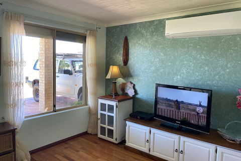 Whispering Palms - Accommodation Broadbeach 2