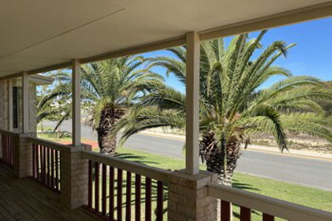 Whispering Palms - Accommodation Broadbeach 0