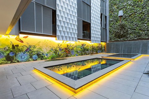 LAURENT Views Of MCG & Yarra River + Fed Square - Accommodation Broadbeach 1