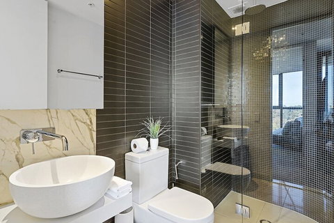 LAURENT Views Of MCG & Yarra River + Fed Square - Accommodation Broadbeach 5