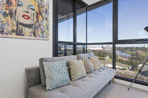 LAURENT Views Of MCG & Yarra River + Fed Square - Accommodation Broadbeach 4