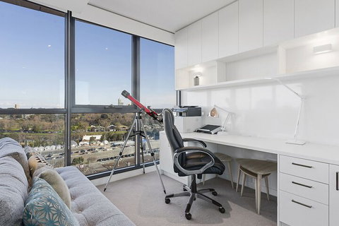 LAURENT Views Of MCG & Yarra River + Fed Square - Accommodation Broadbeach 3