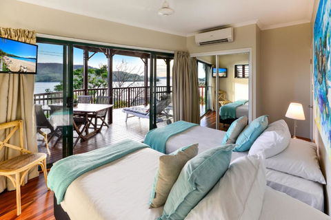 NEWLY BEAUTFULLY RENOVATED 16 The Casuarina 3 Bedroom House With 180 Degree Ocean Views - Accommodation Broadbeach 3